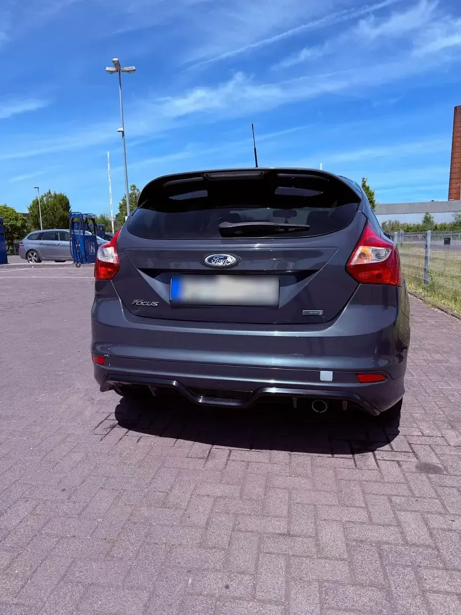 Gebraucht Ford Focus 2013 Silber Limousine