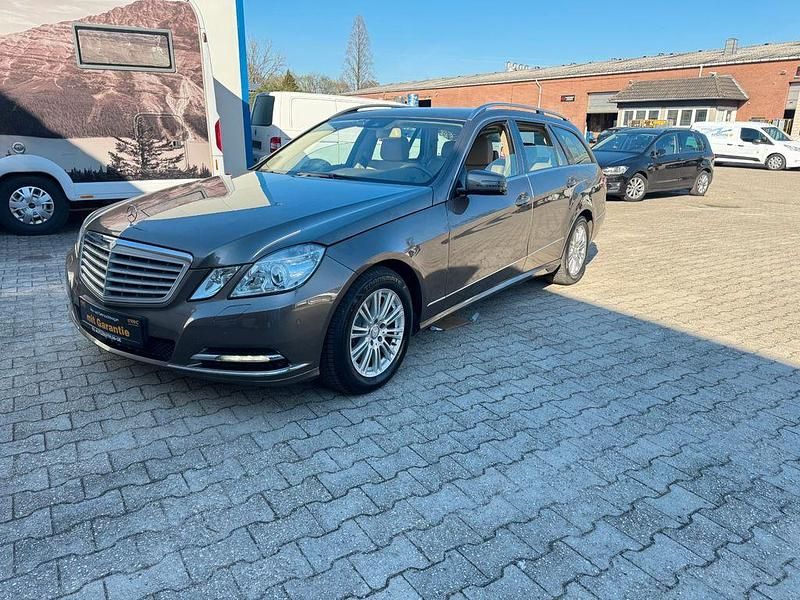 Gebraucht Mercedes E250 204 PS (150 kW) 2011 Indiumgrau  metalliclack Kombi