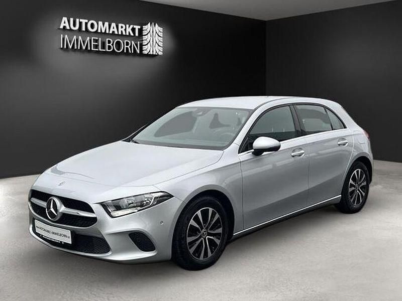 Gebraucht Mercedes A180 217 PS (159 kW) 2022 Silber Limousine