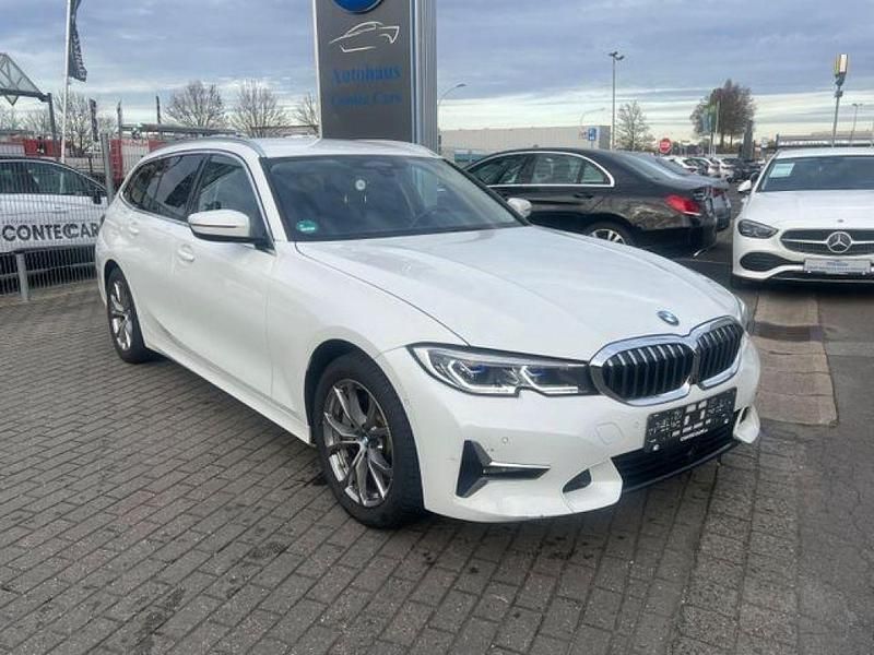 Weiß Gebraucht 2020 BMW 330e Luxury Line Kombi | 28.999 € (Fairer Preis) - Bild 1/3