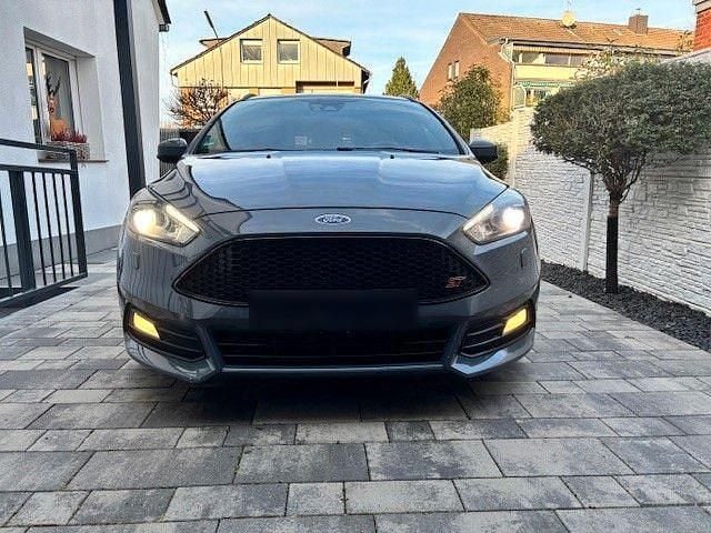 Gebraucht Ford Focus Sport 185 PS (136 kW) 2015 Grau Kombi