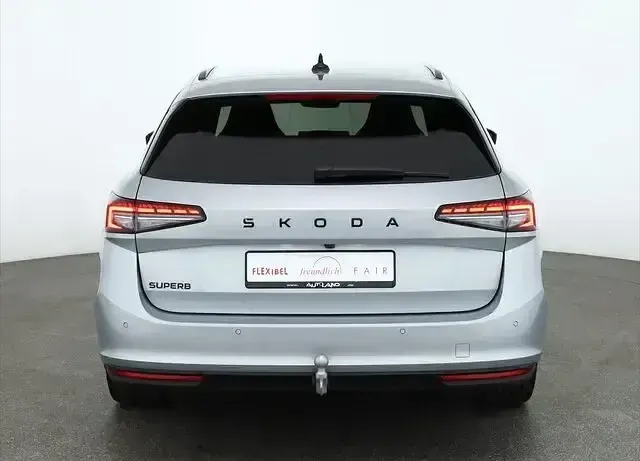 Neu Skoda Superb SportLine 150 PS (110 kW) 2025 Silber Kombi