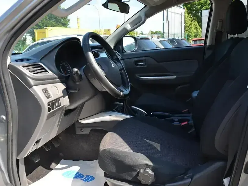 Gebraucht Mitsubishi L200 Plus 181 PS (133 kW) 2015 Grau Pickup