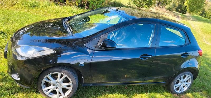 Schwarz Gebraucht 2009 Mazda 2 Kleinwagen | 4.400 € (Fairer Preis) - Bild 1/3