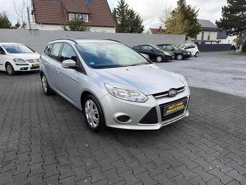 Gebraucht Ford Focus Trend 105 PS (77 kW) 2012 Silber Kombi