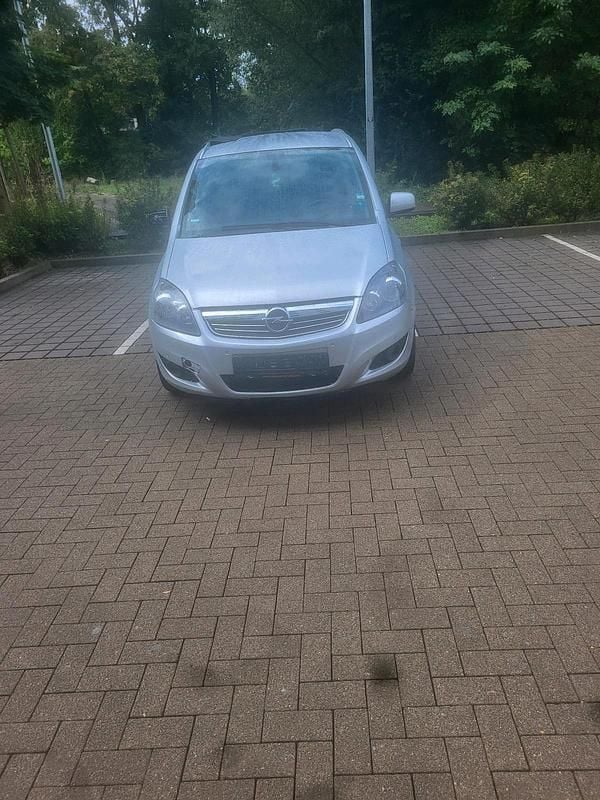 Silber Gebraucht 2010 Opel Zafira Van / Kleinbus | 1.350 € (Superpreis) - Bild 1/4