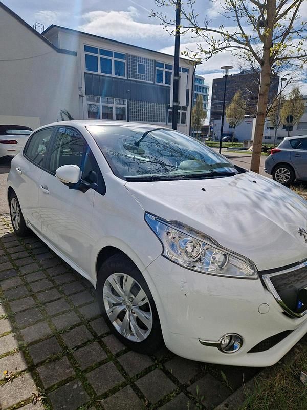 Second-hand Peugeot 208 Active 82 CP (60 kW) 2012 Alb Hatchback