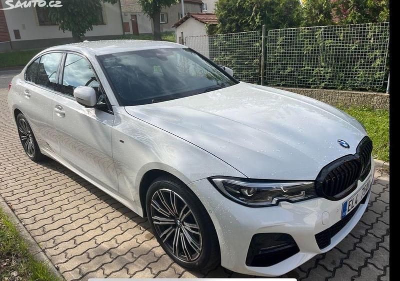 Weiß Gebraucht 2019 BMW 330e M Sport Limousine | 26.300 € (Superpreis) - Bild 1/4