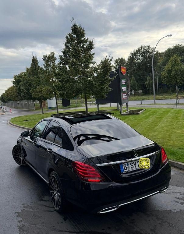 Schwarz Gebraucht 2015 Mercedes C200 Edition Limousine | 22.500 € (Etwas zu teuer) - Bild 1/4