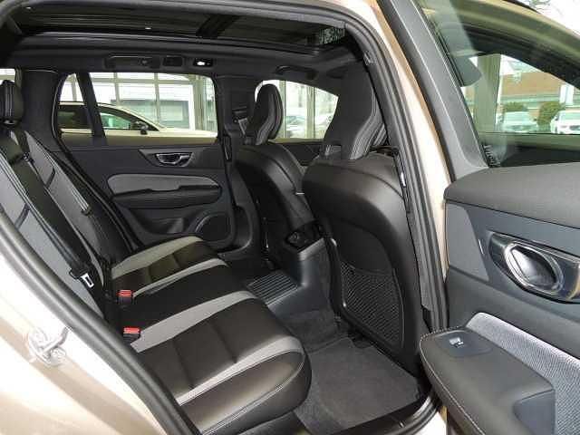 Gebraucht Volvo V60 Plus 253 PS (186 kW) 2022 Silber Kombi