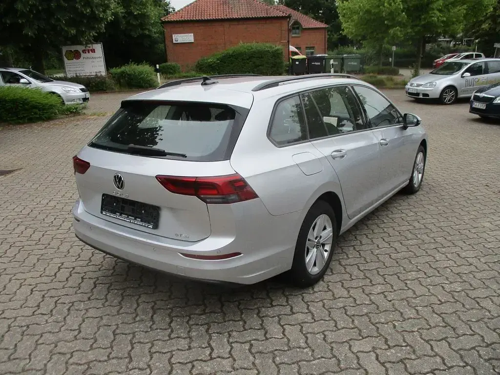 Gebraucht VW Golf VIII Life 110 PS (80 kW) 2021 Silber Kombi
