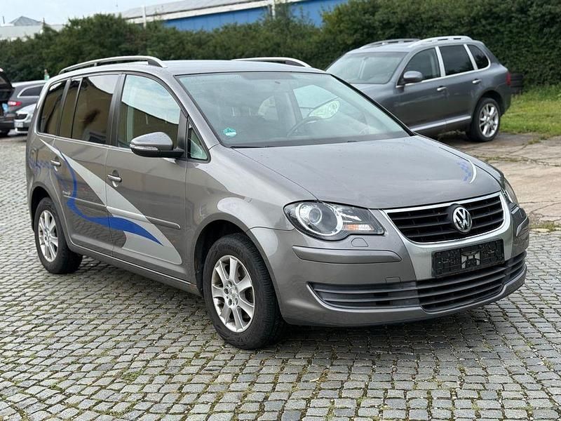 Grau Gebraucht 2010 VW Touran Freestyle Van / Kleinbus | 2.800 € (Superpreis) - Bild 1/4