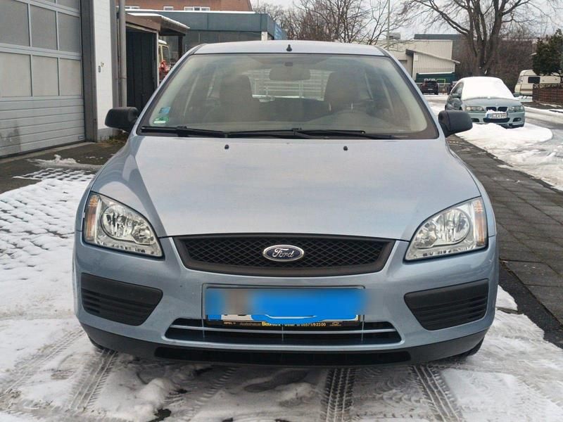 Blau Gebraucht 2006 Ford Focus Ambiente Kombi | 3.800 € (Teuer) - Bild 1/4