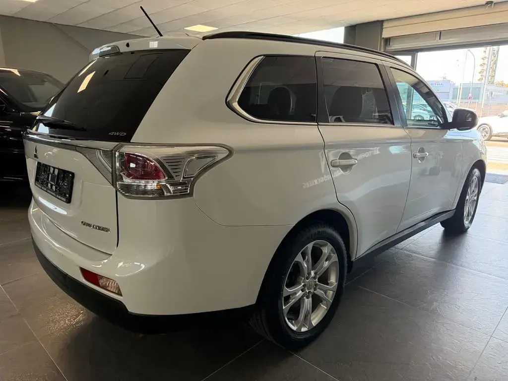 Gebraucht Mitsubishi Outlander Intense 150 PS (110 kW) 2014 Weiß SUV