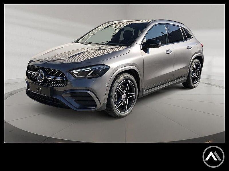 Grau metalliclack mountaingrau Gebraucht 2025 Mercedes GLA200 SUV | 46.490 € (Teuer) - Bild 1/4