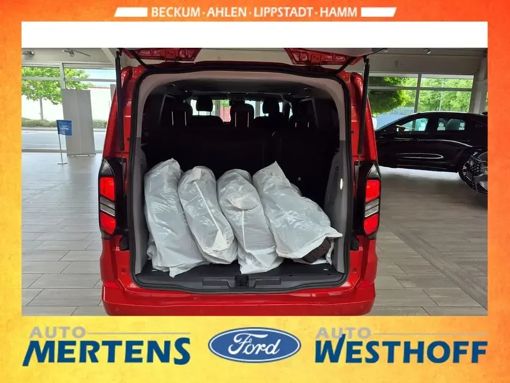 Gebraucht Ford Tourneo Titanium 170 PS (125 kW) 2024 Rot Van / Kleinbus