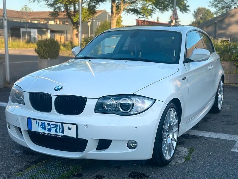 Weiß Gebraucht 2011 BMW 123 Kleinwagen | 5.600 € (Guter Preis) - Bild 1/4