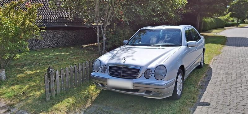 Second-hand Mercedes E200 163 CP (119 kW) 2000 Argintiu Berlinǎ