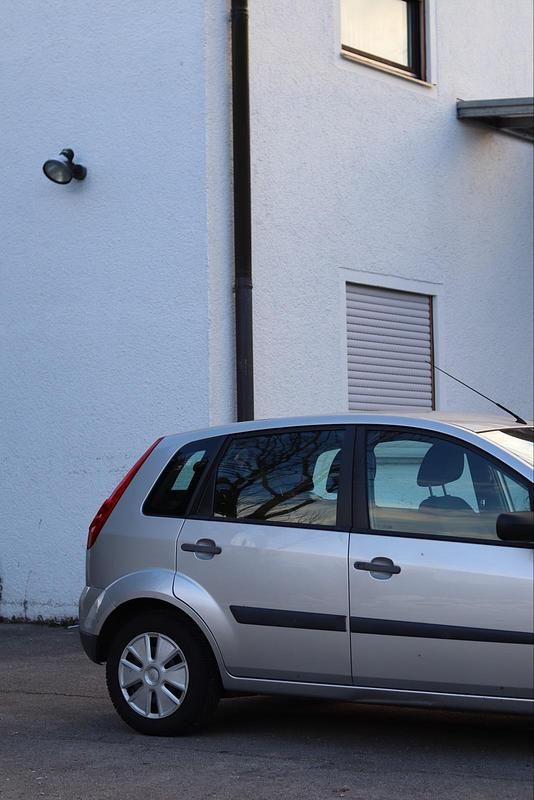 Gebraucht Ford Fiesta 69 PS (50 kW) 2007 Silber Kleinwagen