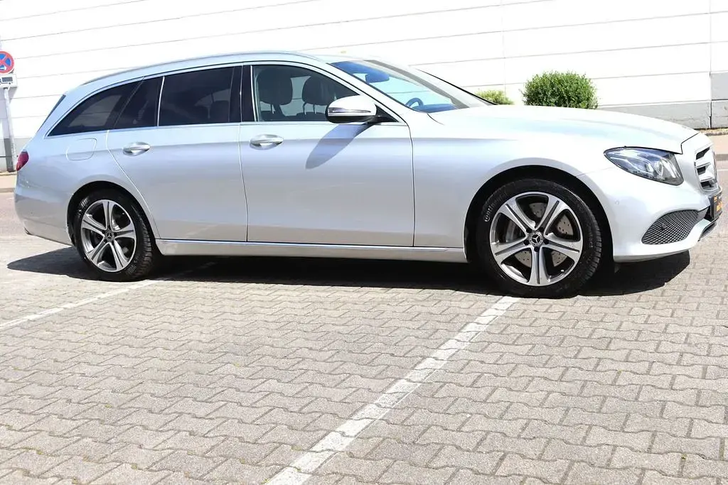 Gebraucht Mercedes E350 Avantgarde 258 PS (189 kW) 2018 Silber Limousine