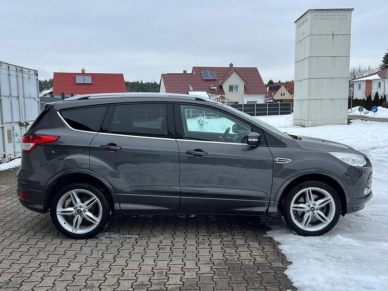 Gebraucht Ford Kuga Titanium 179 PS (131 kW) 2016 Grau SUV