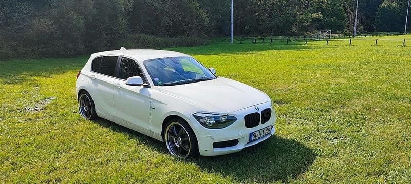 Weiß Gebraucht 2013 BMW 116 Sport Line Kleinwagen | 7.500 € (Superpreis) - Bild 1/4