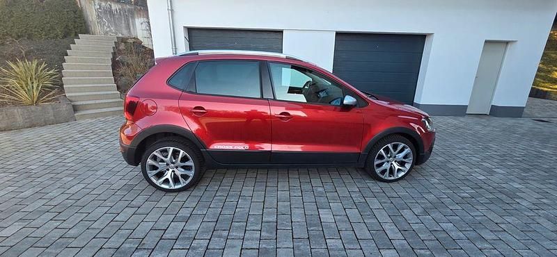 Gebraucht VW Polo Cross 90 PS (66 kW) 2015 Rot Kleinwagen
