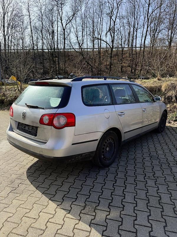 Gebraucht VW Passat 102 PS (75 kW) 2005 Silber Kombi