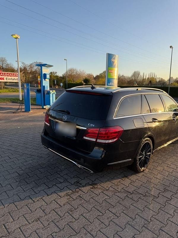 Gebraucht Mercedes E220 Edition 170 PS (125 kW) 2015 Schwarz Kombi