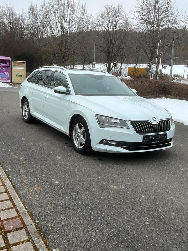 Gebraucht Skoda Superb 150 PS (110 kW) 2017 Weiß Kombi