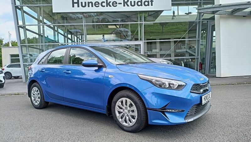 Blau Neu 2025 Kia Ceed Limousine | 23.470 € (Superpreis) - Bild 1/4