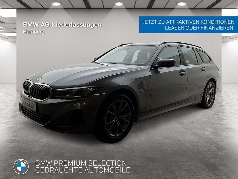 Grau Gebraucht 2022 BMW 320e Sport Line Kombi | 32.884 € (Etwas zu teuer) - Bild 1/4