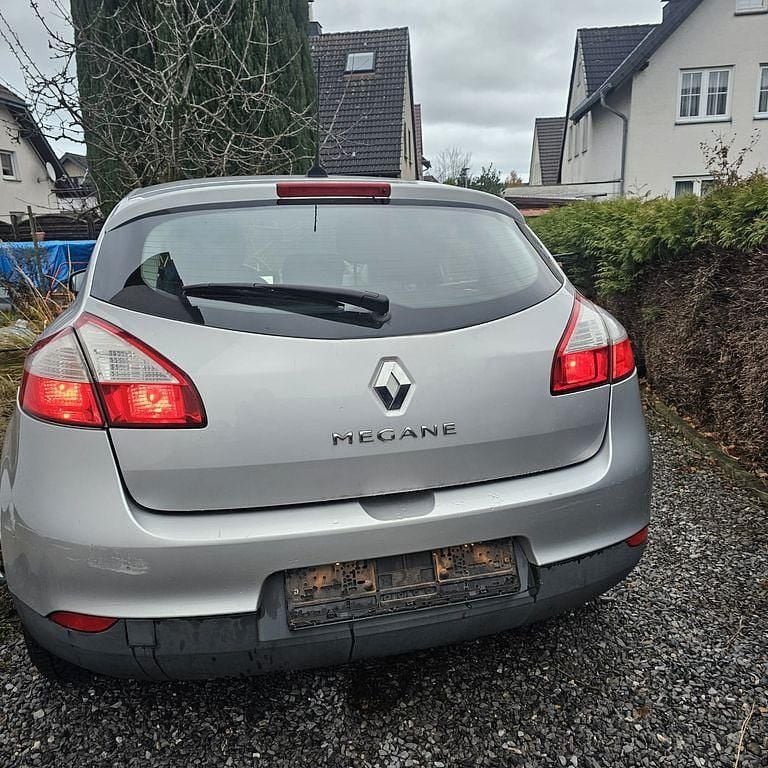 Gebraucht Renault Mégane 110 PS (80 kW) 2011 Silber Limousine