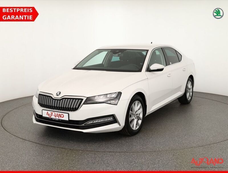 Weiß Gebraucht 2020 Skoda Superb Limousine | 23.890 € (Fairer Preis) - Bild 1/4
