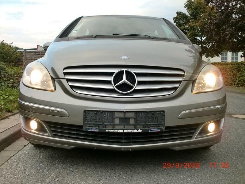 Grau Gebraucht 2006 Mercedes B170 Van / Kleinbus | 1.850 € (Superpreis) - Bild 1/4