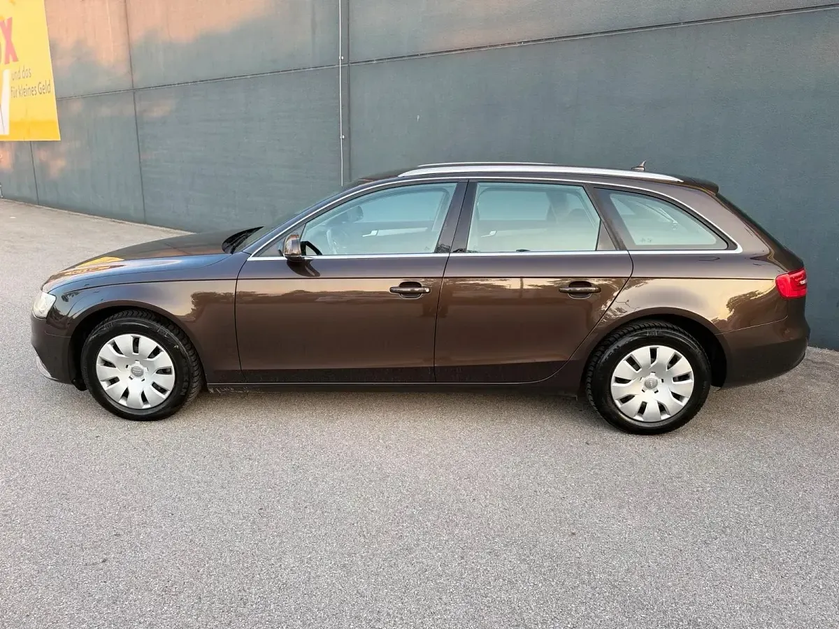 Gebraucht Audi A4 Attraction 143 PS (105 kW) 2012 Braun Kombi
