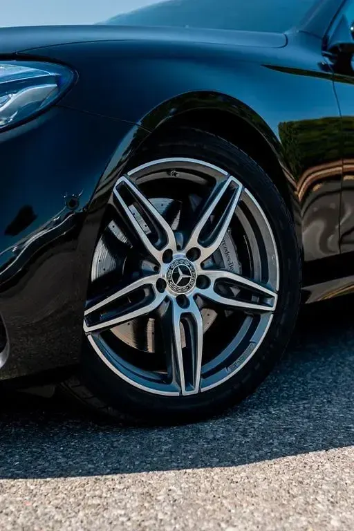 Gebraucht Mercedes E350 AMG line 258 PS (189 kW) 2018 Schwarz Limousine