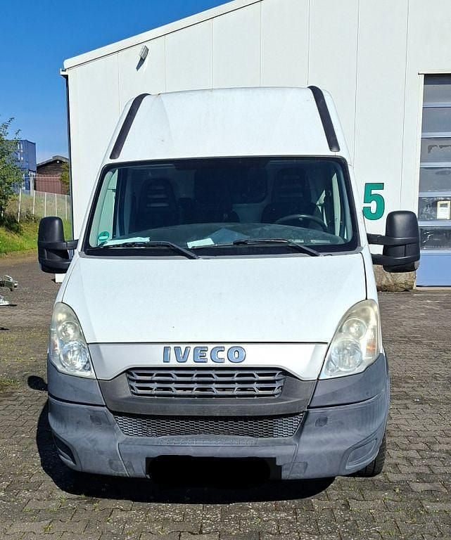 Second-hand Iveco Daily 126 CP (92 kW) 2012 Alb Berlinǎ