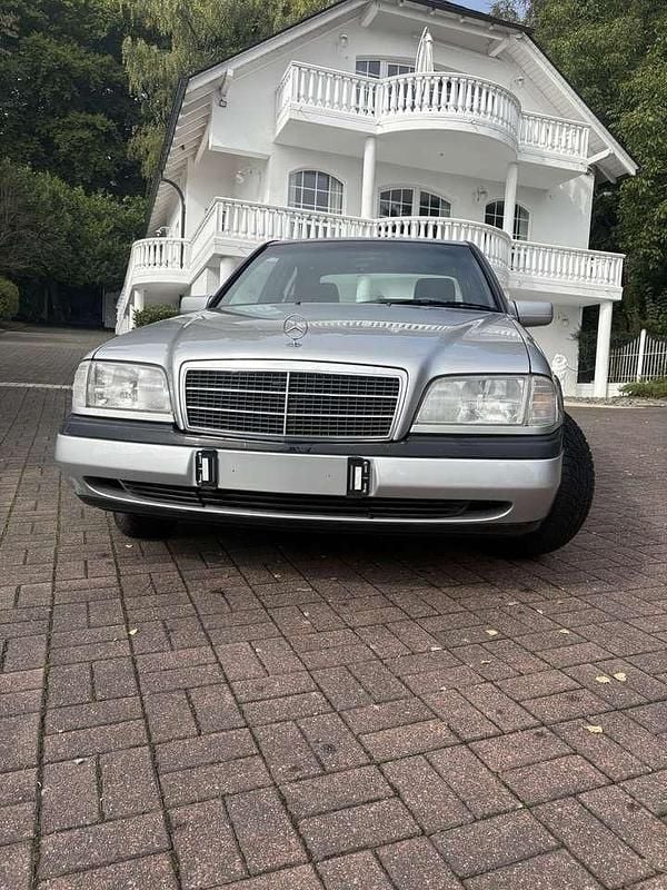 Silber Gebraucht 1996 Mercedes C180 Classic Limousine | 3.200 € (Guter Preis) - Bild 1/4
