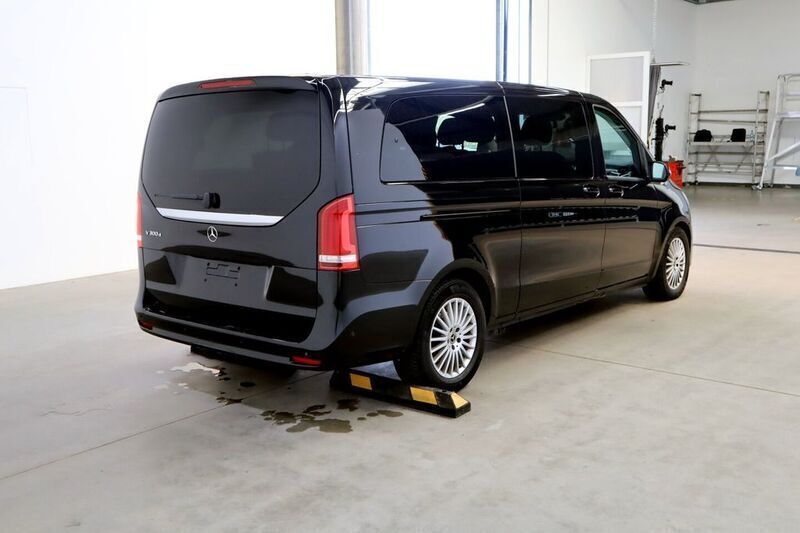 Gebraucht Mercedes V300 237 PS (174 kW) 2023 9197 obsidianschwarz Van / Kleinbus