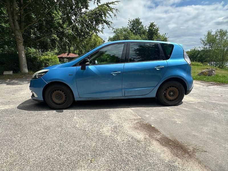 Blau Gebraucht 2012 Renault Scénic III Bose Edition Van / Kleinbus | 2.180 € (Superpreis) - Bild 1/4
