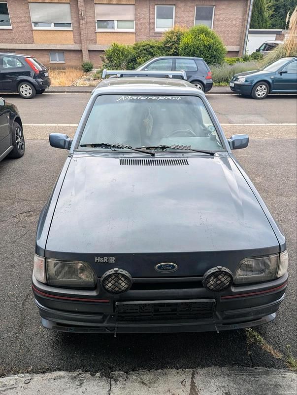 Andere außenfarben Gebraucht 1988 Ford Escort Limousine | 2.800 € - Bild 1/4