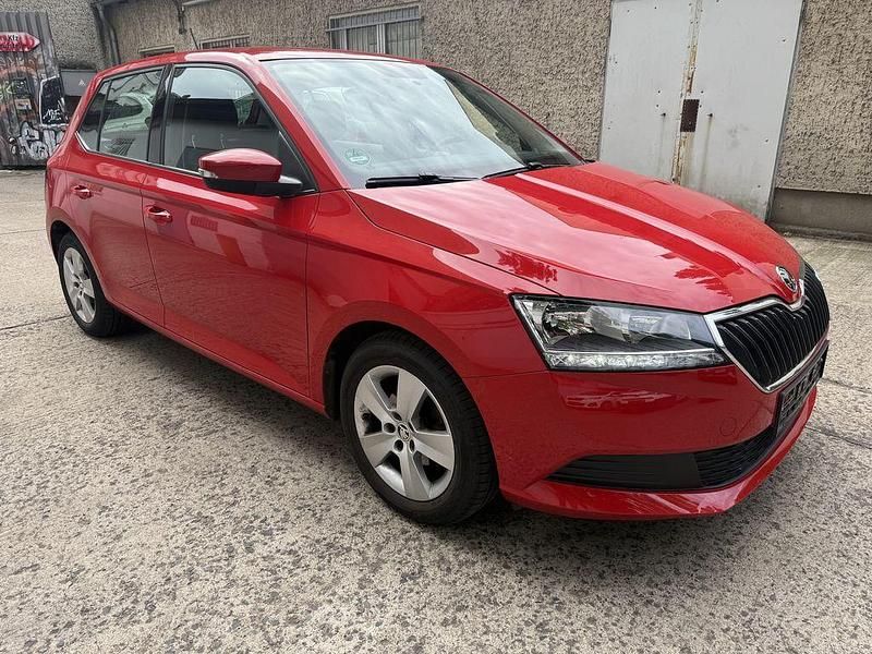 Rot Gebraucht 2021 Skoda Fabia Active Limousine | 11.790 € (Guter Preis) - Bild 1/4