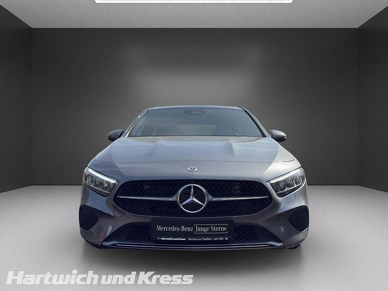 Gebraucht Mercedes A180 Advanced 136 PS (100 kW) 2025 Mountaingrau  met. Limousine