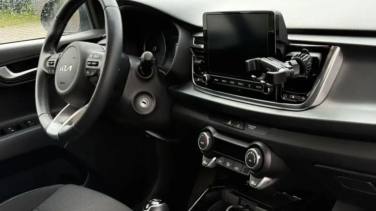 Używany Kia Rio Vision 84 KM (61 kW) 2023 Szary Hatchback