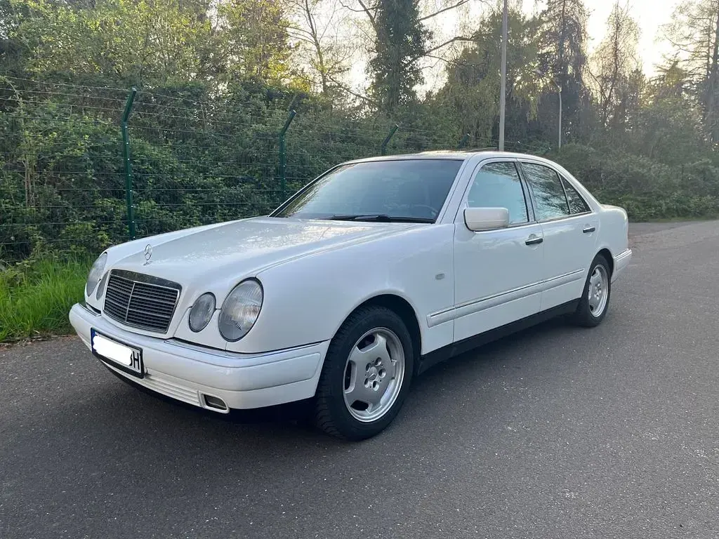 Gebraucht Mercedes E290 Elegance 129 PS (94 kW) 1996 Weiß Limousine