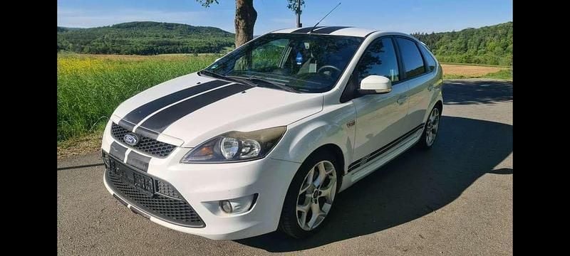 Weiß Gebraucht 2007 Ford Focus ST Limousine | 4.150 € (Guter Preis) - Bild 1/4