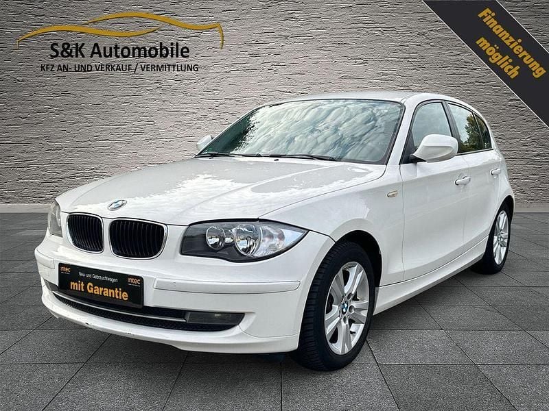 Weiß Gebraucht 2010 BMW 116 Advantage Kleinwagen | 5.990 € (Teuer) - Bild 1/4