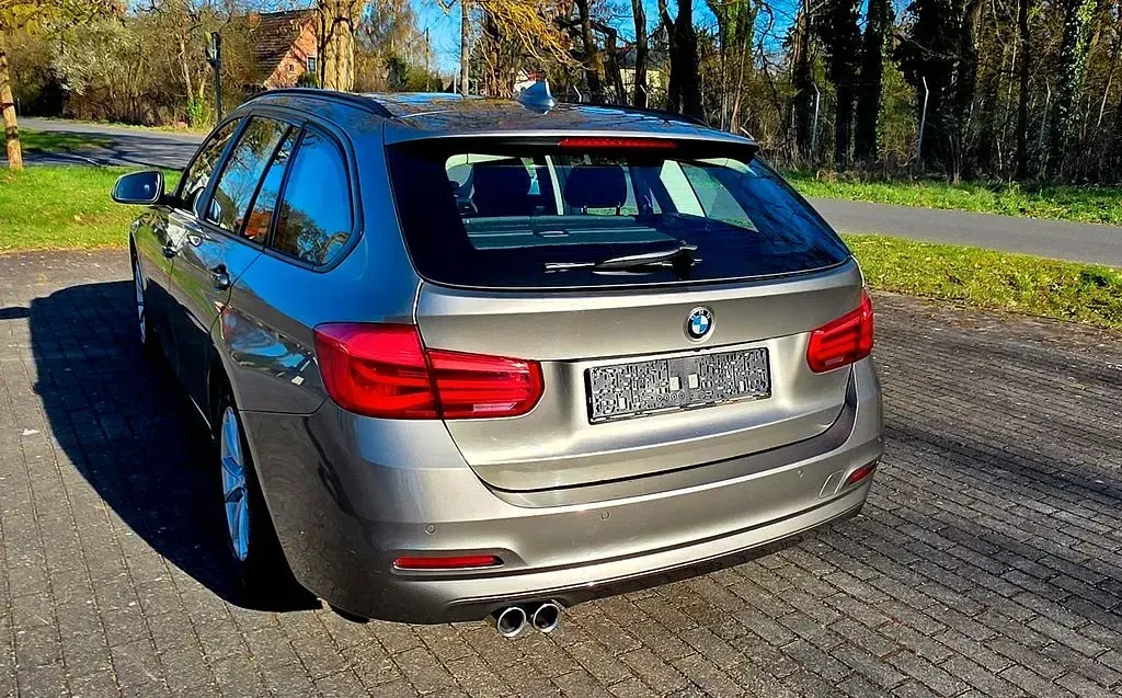 Używany BMW 320 Advantage 163 KM (119 kW) 2015 Srebrny Kombi
