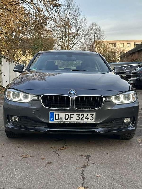 Gebraucht BMW 316 136 PS (100 kW) 2013 Grau Limousine